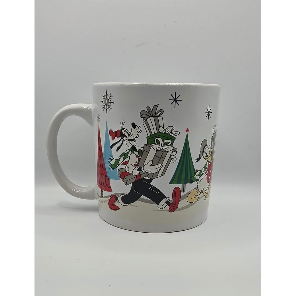 Disney Christmas Mug Mickey Minnie Donald Goofy Holiday Zrike Brand Ceramic 16oz